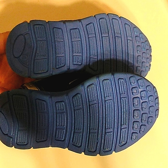 EUC Infant Boys Kid Connection Velcro Closure Non-Marking Sneakers - Picture 9 of 9